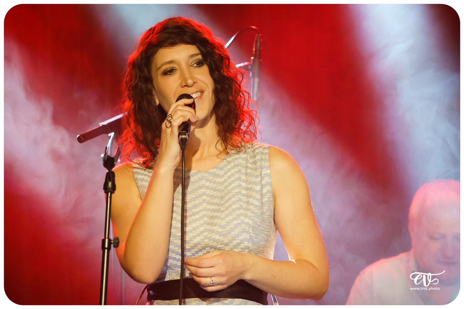 SERGE, ELEGANCE ACOUSTIQUE